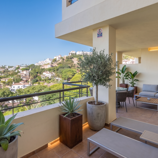 Spacious Duplex Penthouse with Panoramic Views in Los Arqueros