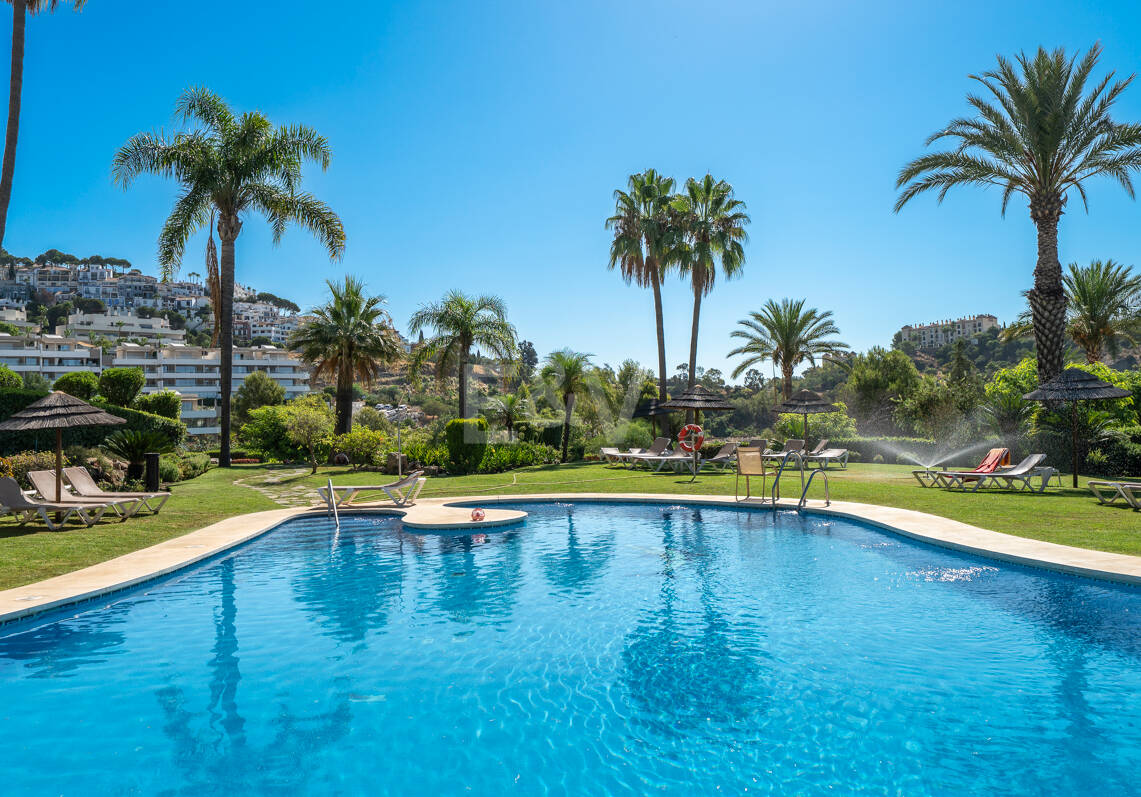 Spacious Duplex Penthouse with Panoramic Views in Los Arqueros