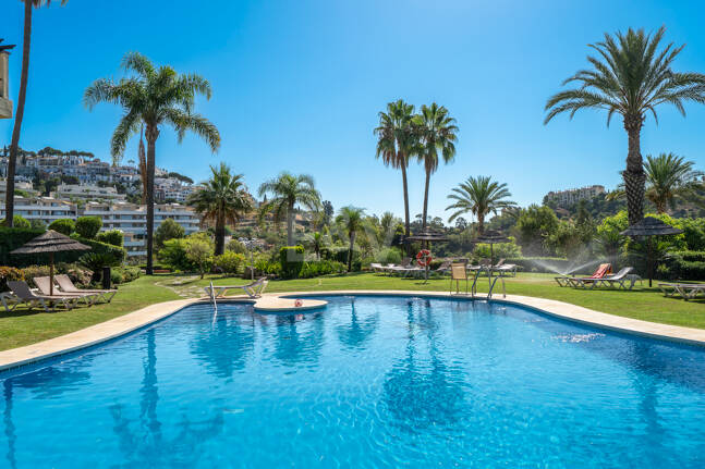 Spacious Duplex Penthouse with Panoramic Views in Los Arqueros