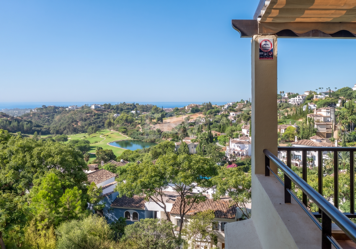 Spacious Duplex Penthouse with Panoramic Views in Los Arqueros