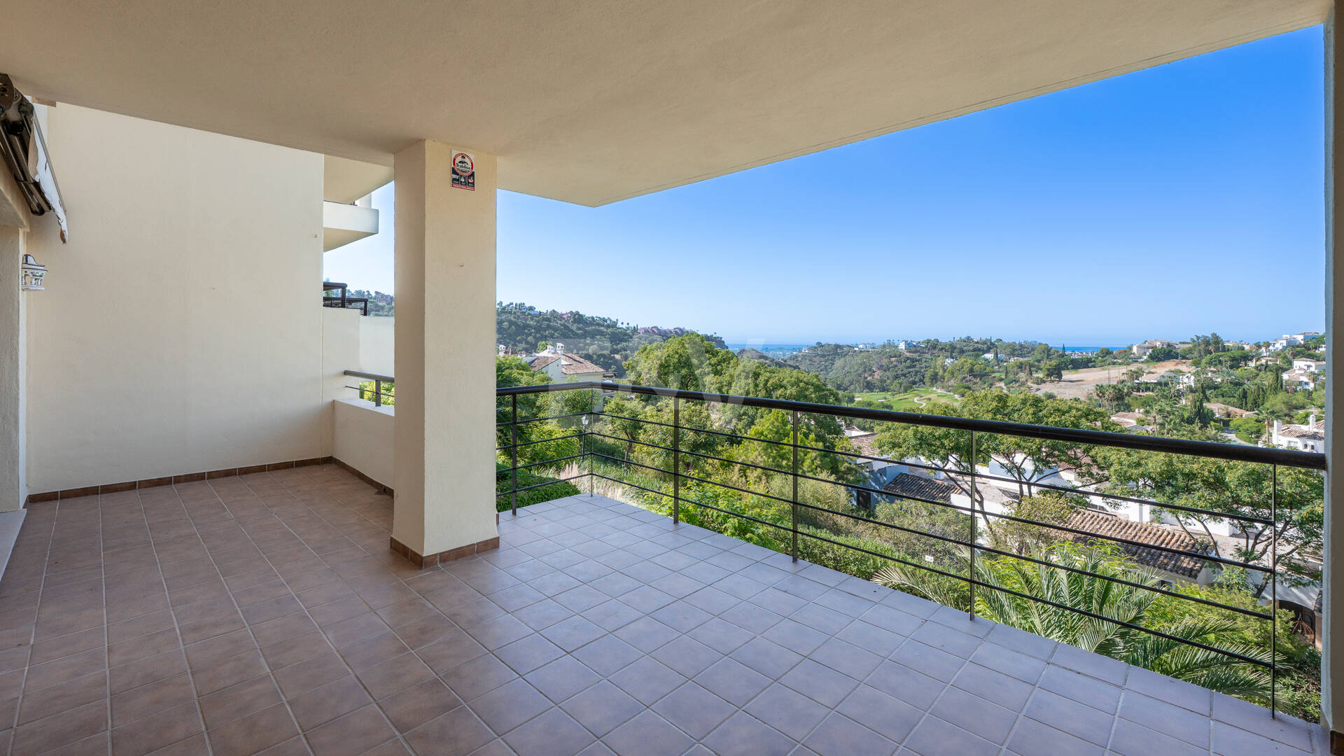 Spacious Duplex Penthouse with Panoramic Views in Los Arqueros