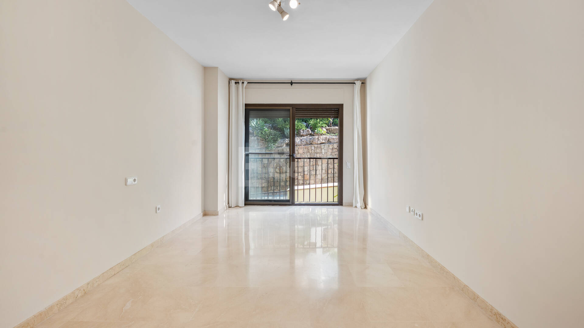 Spacious Duplex Penthouse with Panoramic Views in Los Arqueros