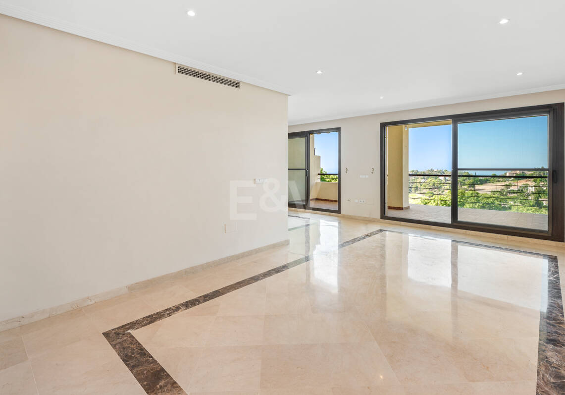 Spacious Duplex Penthouse with Panoramic Views in Los Arqueros