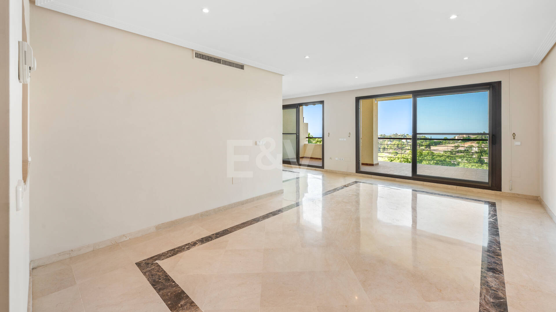 Spacious Duplex Penthouse with Panoramic Views in Los Arqueros