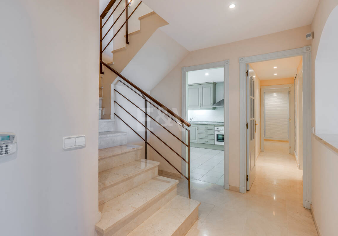 Spacious Duplex Penthouse with Panoramic Views in Los Arqueros