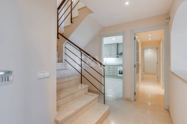 Spacious Duplex Penthouse with Panoramic Views in Los Arqueros