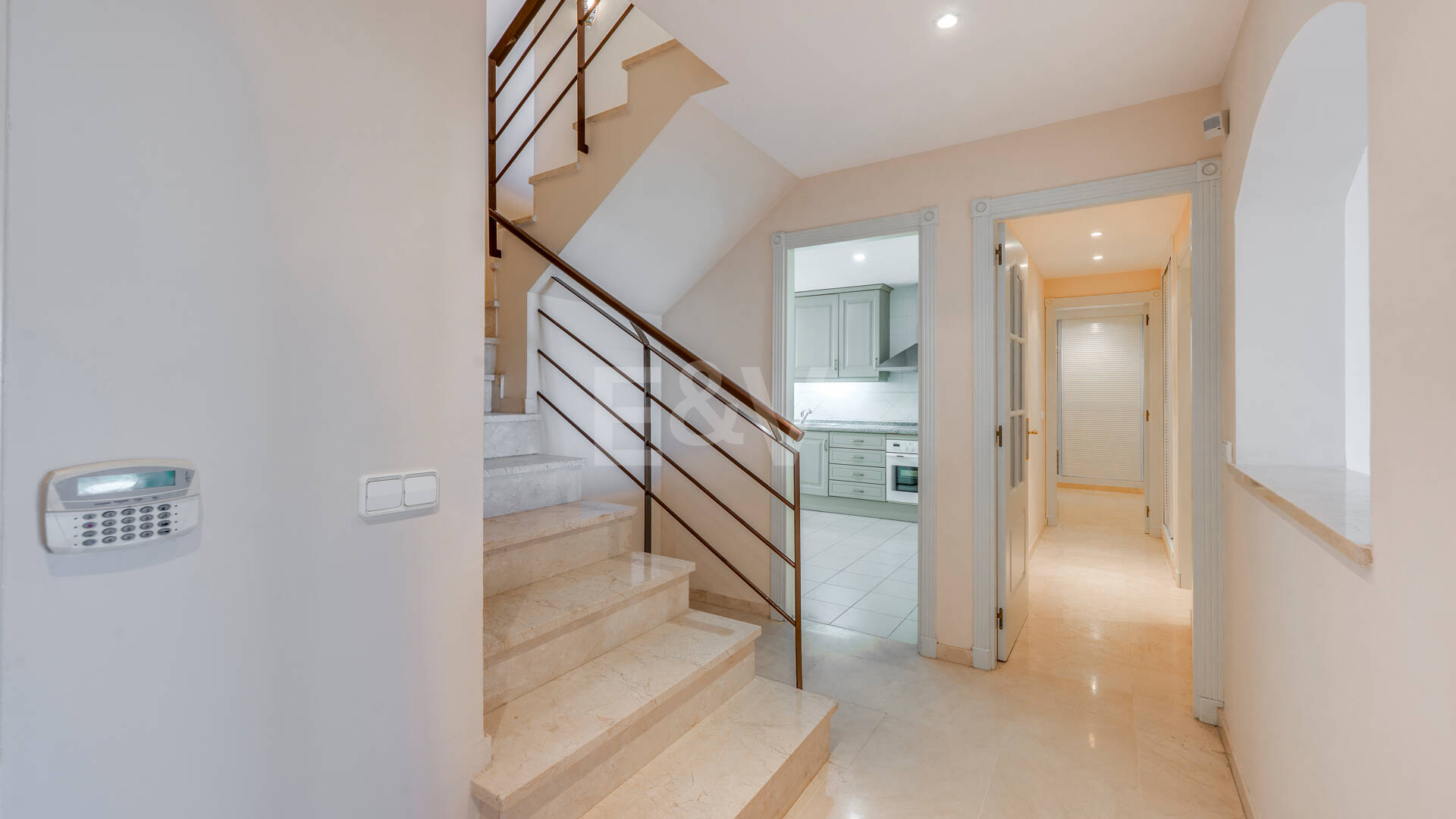 Spacious Duplex Penthouse with Panoramic Views in Los Arqueros