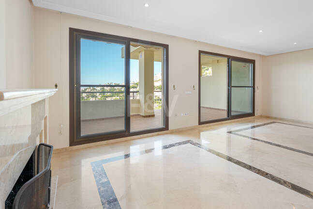 Spacious Duplex Penthouse with Panoramic Views in Los Arqueros