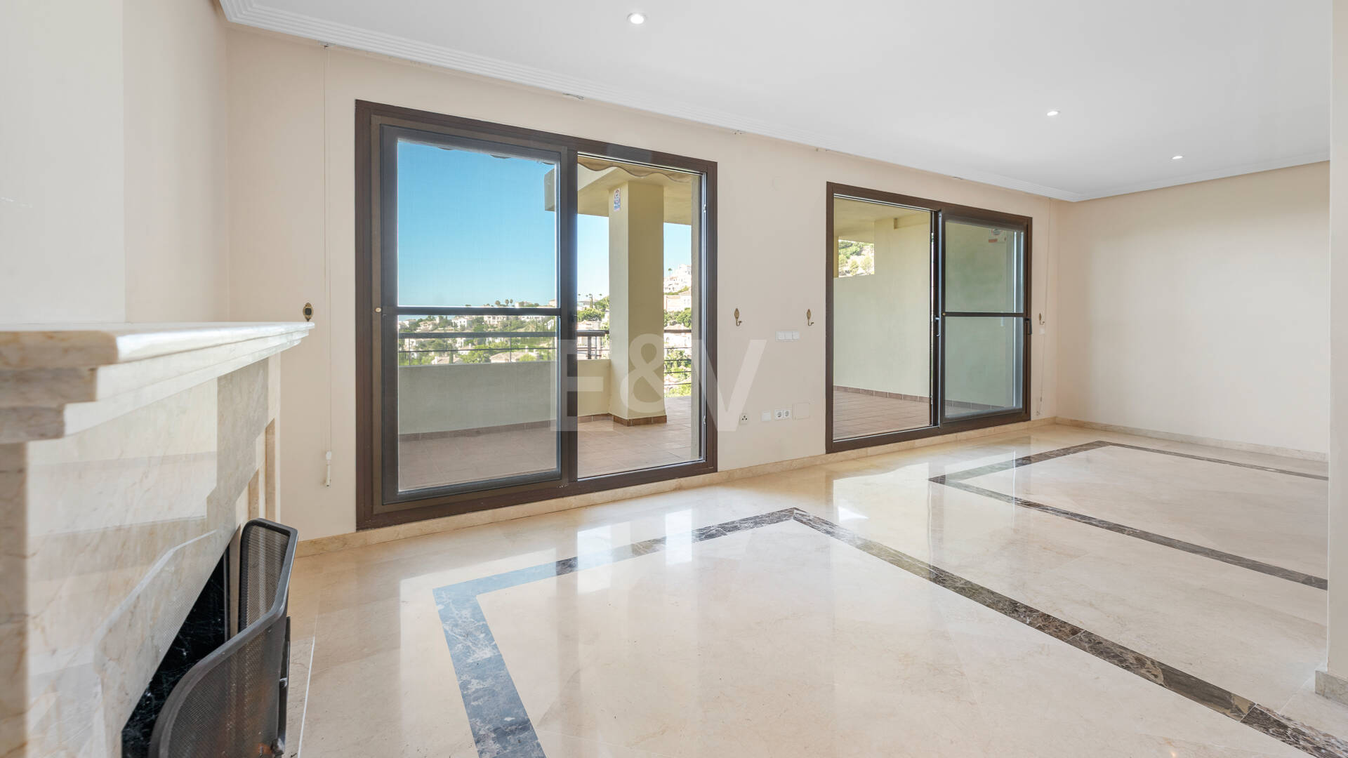 Spacious Duplex Penthouse with Panoramic Views in Los Arqueros