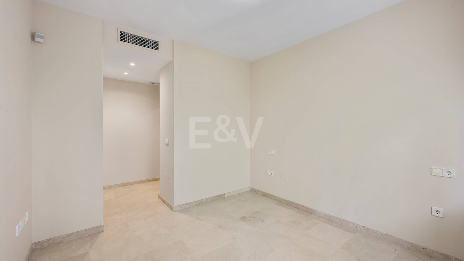 Spacious Duplex Penthouse with Panoramic Views in Los Arqueros