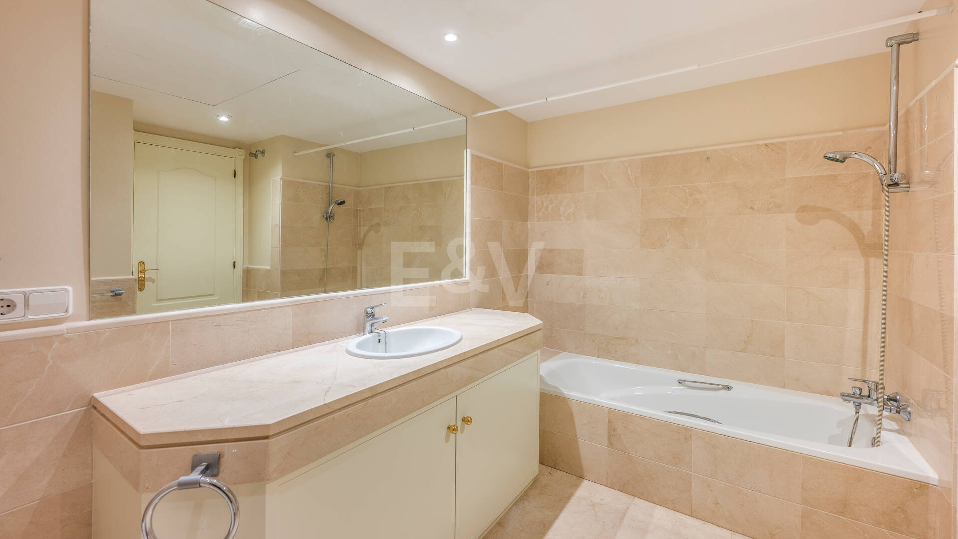 Spacious Duplex Penthouse with Panoramic Views in Los Arqueros
