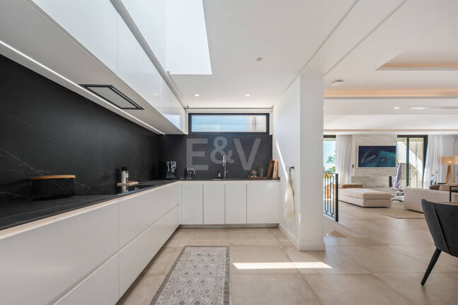 Contemporary villa in highly sought-after gated Community in Nueva Andalucia