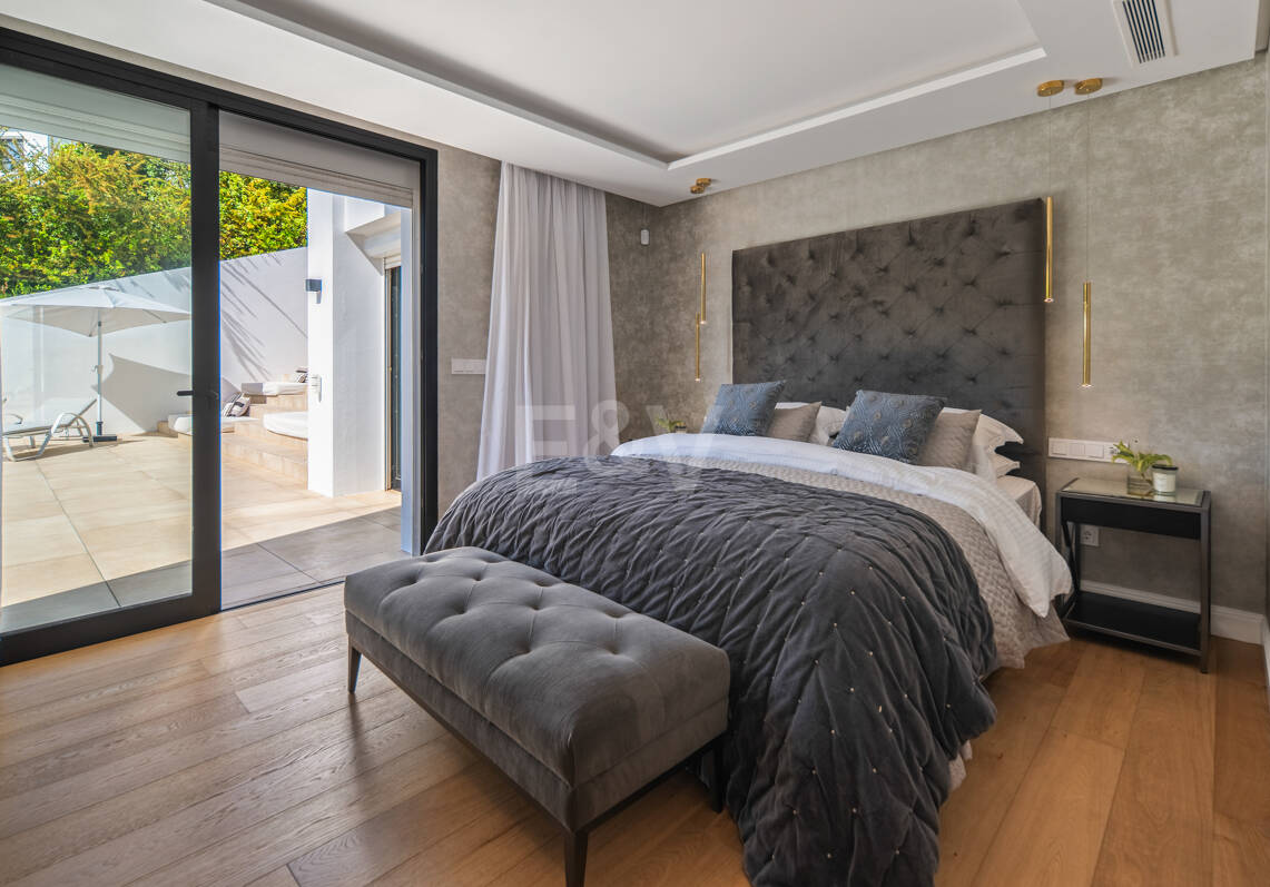 Contemporary villa in highly sought-after gated Community in Nueva Andalucia
