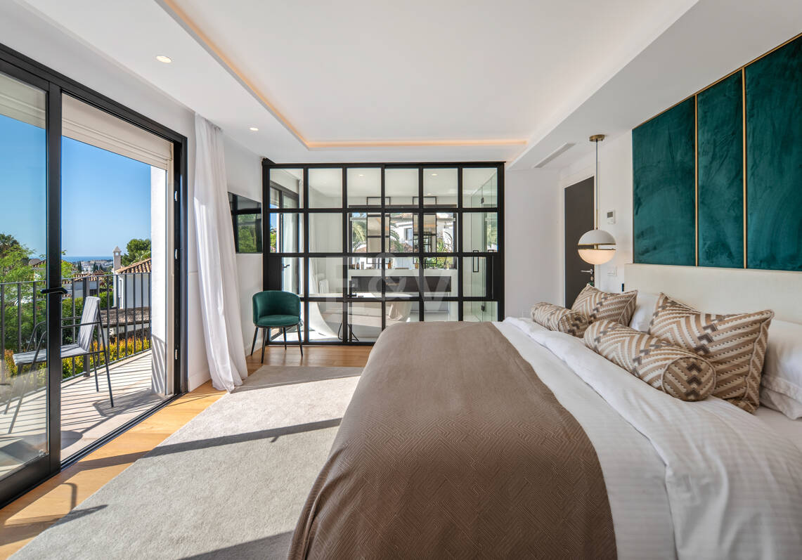 Contemporary villa in highly sought-after gated Community in Nueva Andalucia