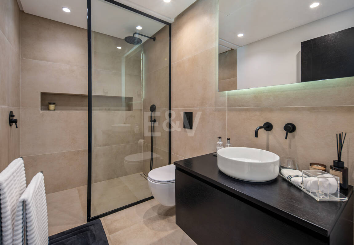 Contemporary villa in highly sought-after gated Community in Nueva Andalucia
