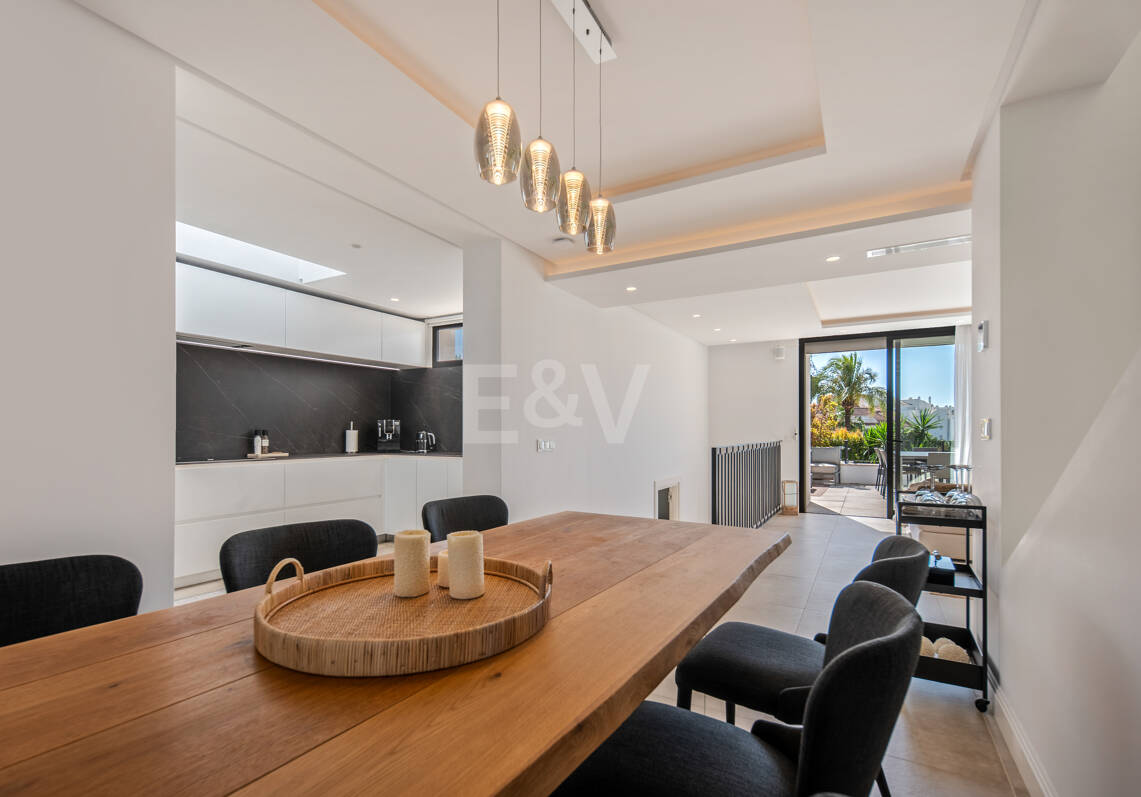 Contemporary villa in highly sought-after gated Community in Nueva Andalucia
