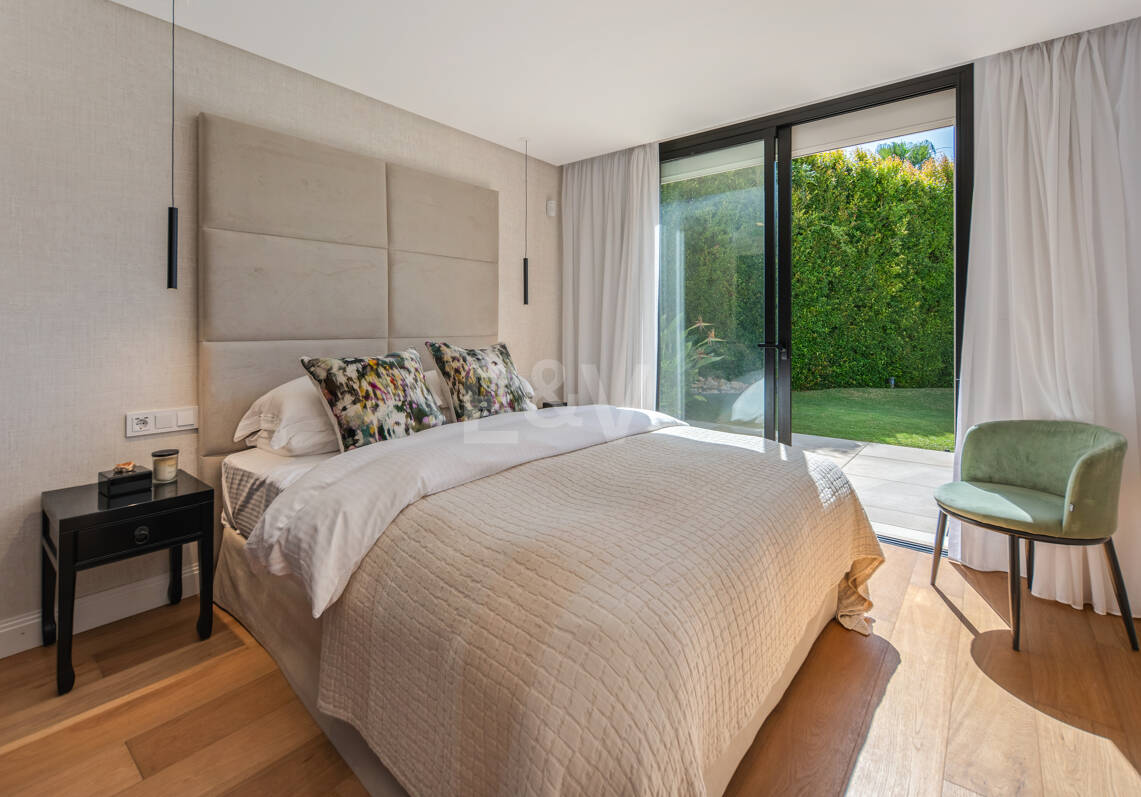 Contemporary villa in highly sought-after gated Community in Nueva Andalucia