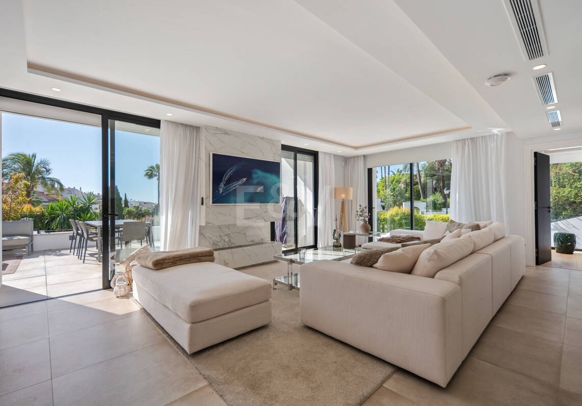 Contemporary villa in highly sought-after gated Community in Nueva Andalucia