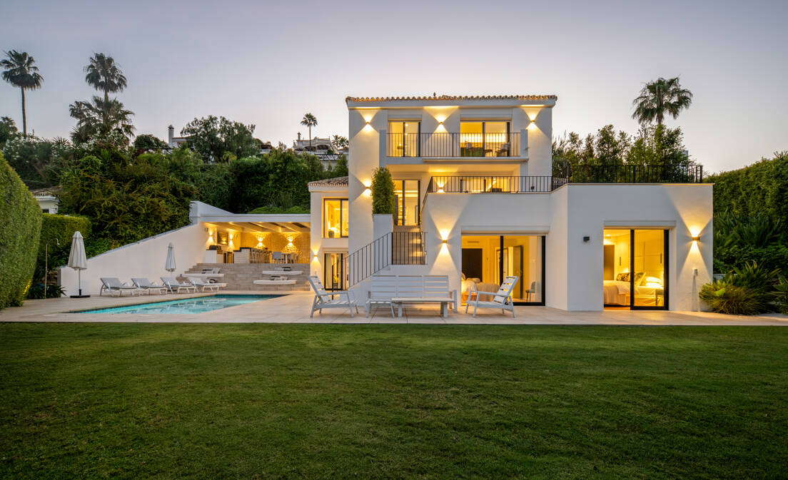 Contemporary villa in highly sought-after gated Community in Nueva Andalucia