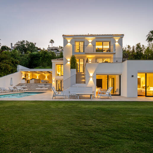 Contemporary villa in highly sought-after gated Community in Nueva Andalucia