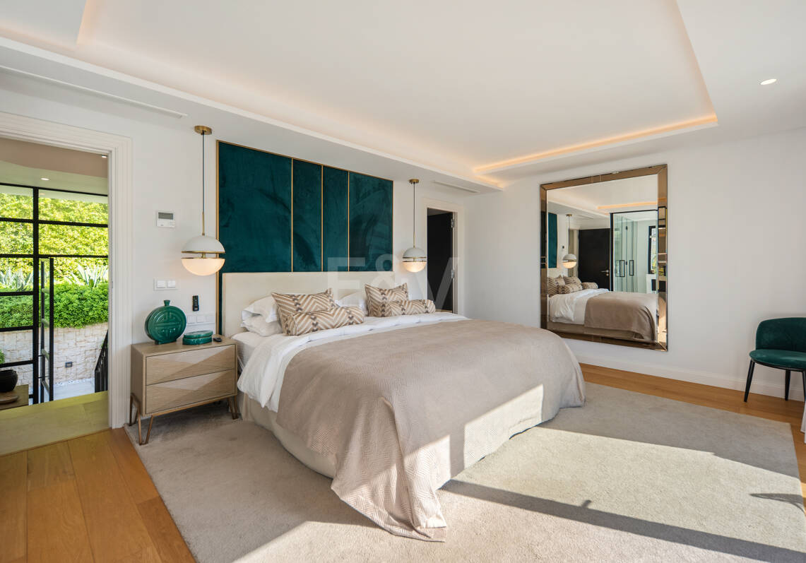Contemporary villa in highly sought-after gated Community in Nueva Andalucia