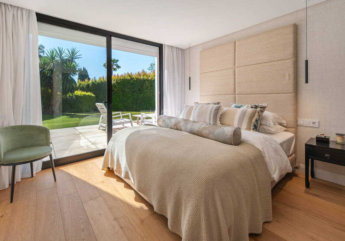 Contemporary villa in highly sought-after gated Community in Nueva Andalucia