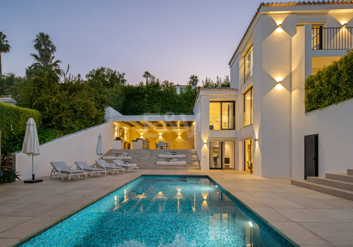 Contemporary villa in highly sought-after gated Community in Nueva Andalucia