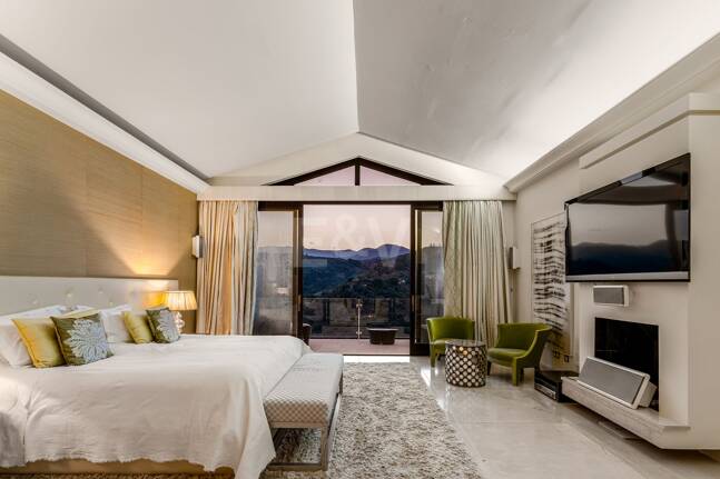 Elegant mediterranean villa in La Zagaleta