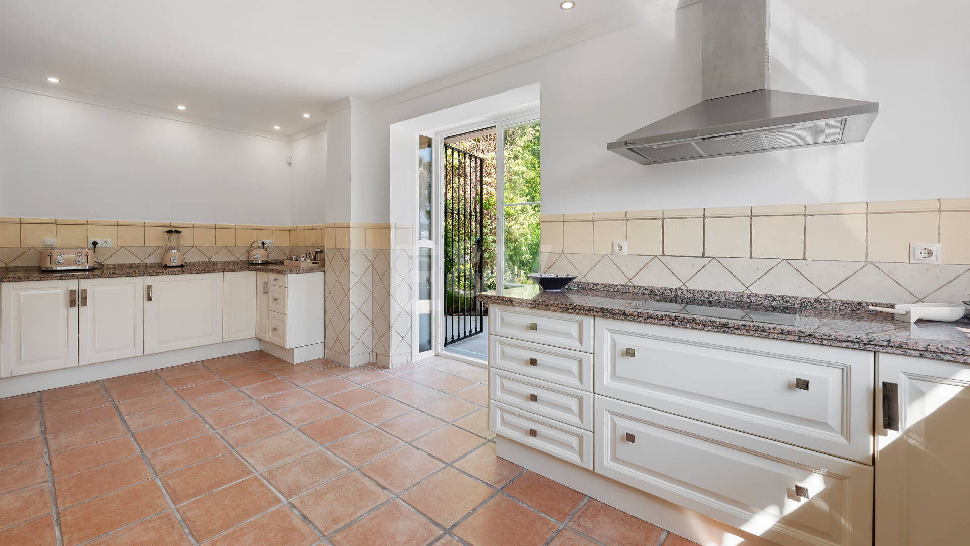 Spacious Family Home and Perfect Outdoor Living in Guadalmina Alta