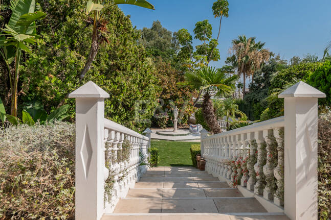 Spacious Family Home and Perfect Outdoor Living in Guadalmina Alta