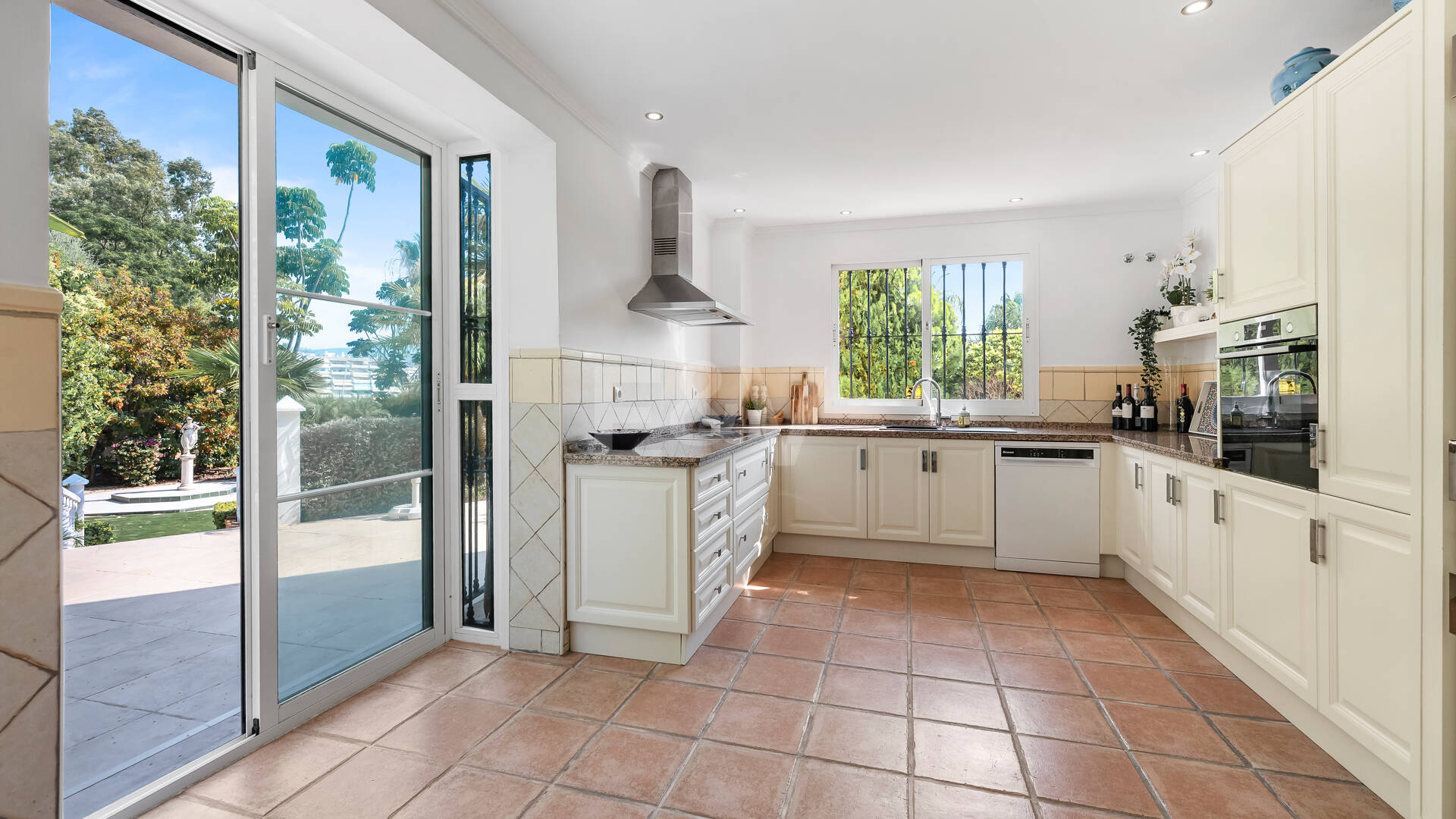 Spacious Family Home and Perfect Outdoor Living in Guadalmina Alta