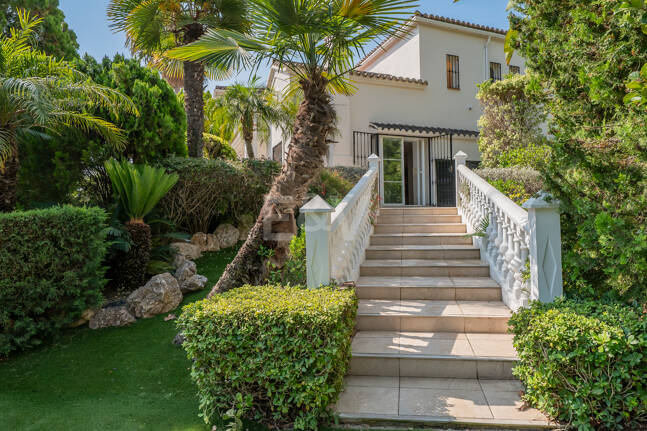 Spacious Family Home and Perfect Outdoor Living in Guadalmina Alta