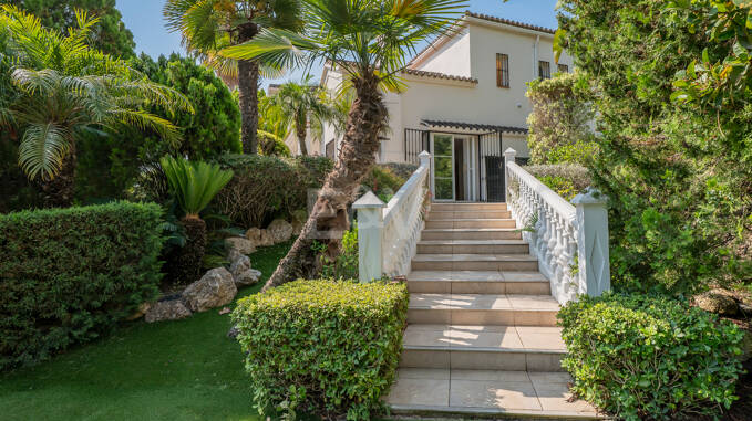 Spacious Family Home and Perfect Outdoor Living in Guadalmina Alta