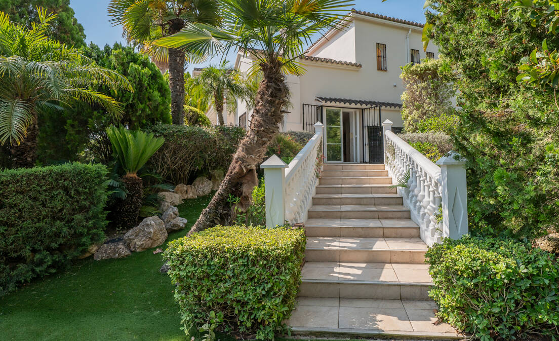 Spacious Family Home and Perfect Outdoor Living in Guadalmina Alta