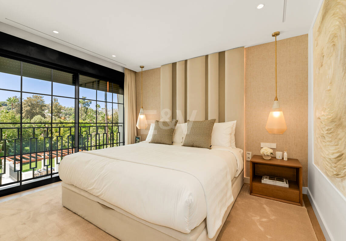 Villa Monte Blanco: An Oasis of Elegance and Tranquility, next to the Las Brisas Golf Course, Nueva Andalucía