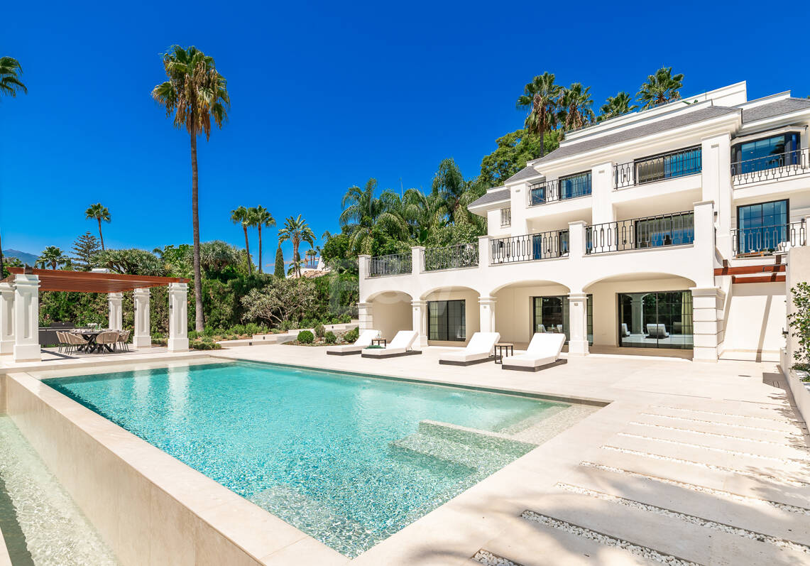 Villa Monte Blanco: An Oasis of Elegance and Tranquility, next to the Las Brisas Golf Course, Nueva Andalucía