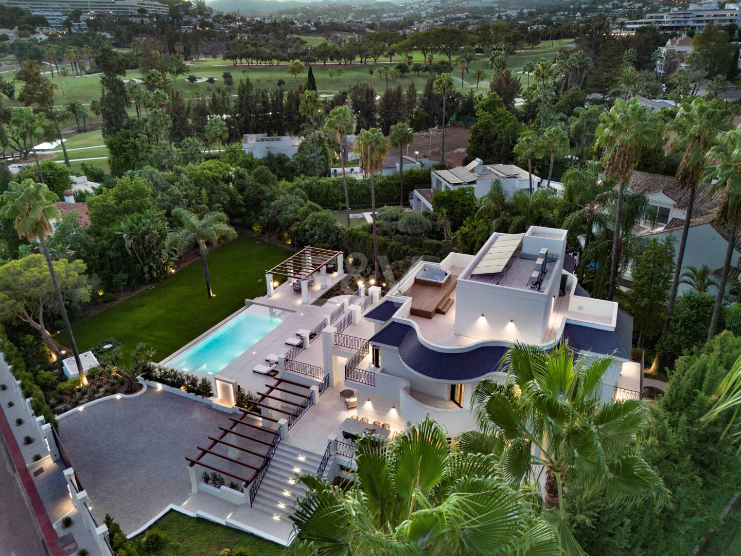 Villa Monte Blanco: Eine Oase der Eleganz und Ruhe, neben dem Golfplatz Las Brisas