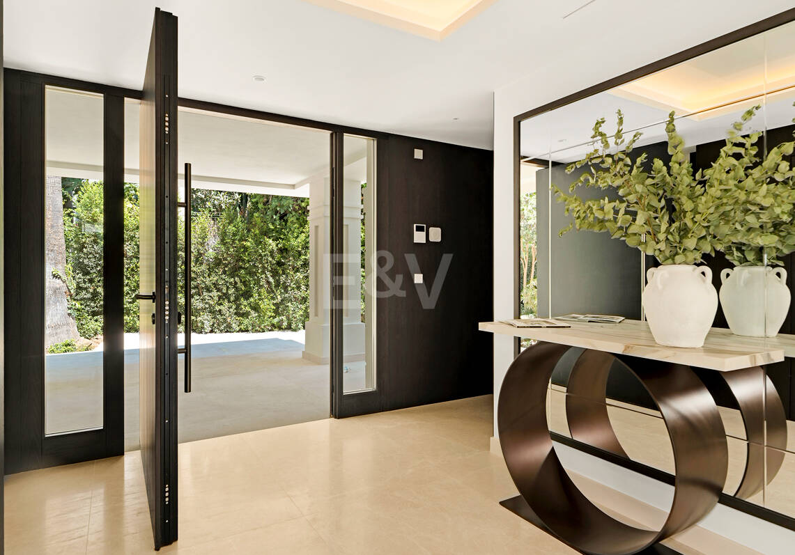 Villa Monte Blanco: An Oasis of Elegance and Tranquility, next to the Las Brisas Golf Course, Nueva Andalucía