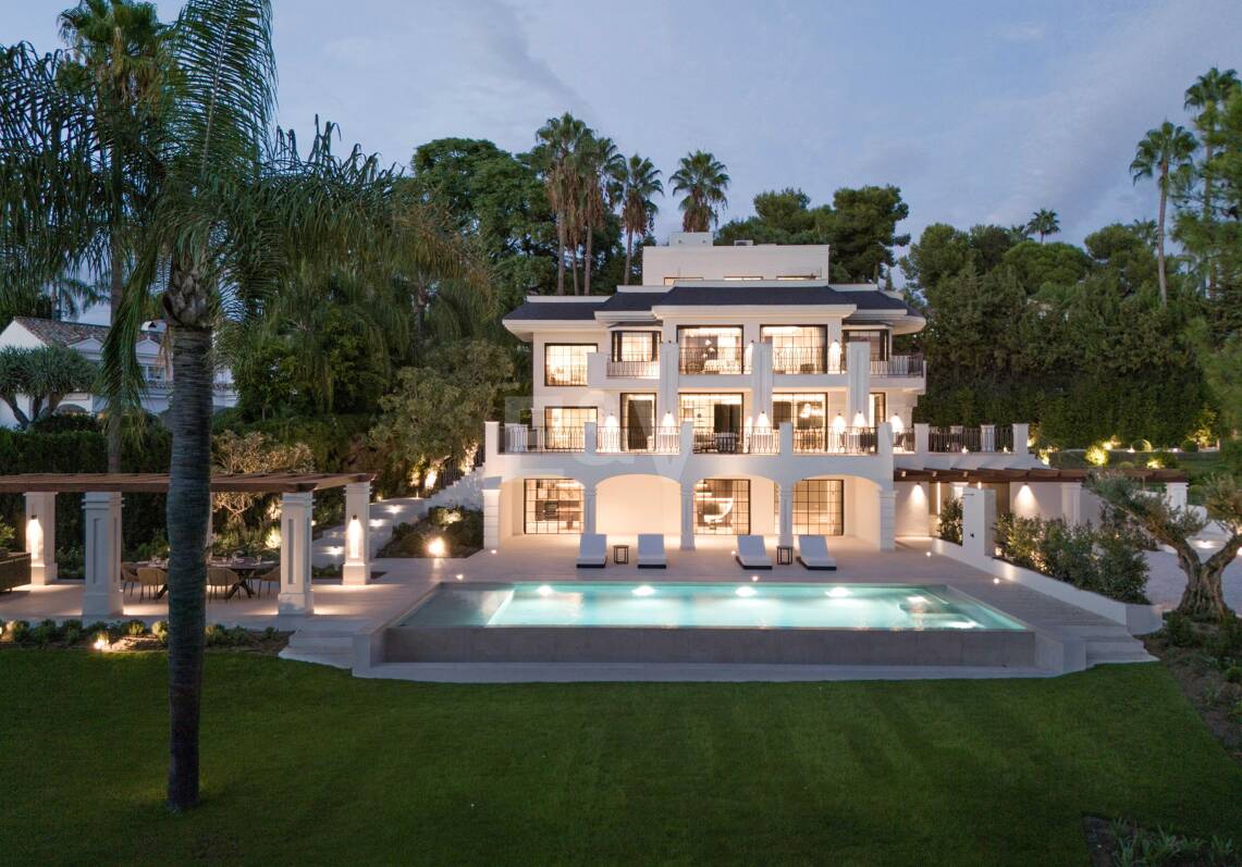 Villa Monte Blanco: An Oasis of Elegance and Tranquility, next to the Las Brisas Golf Course, Nueva Andalucía