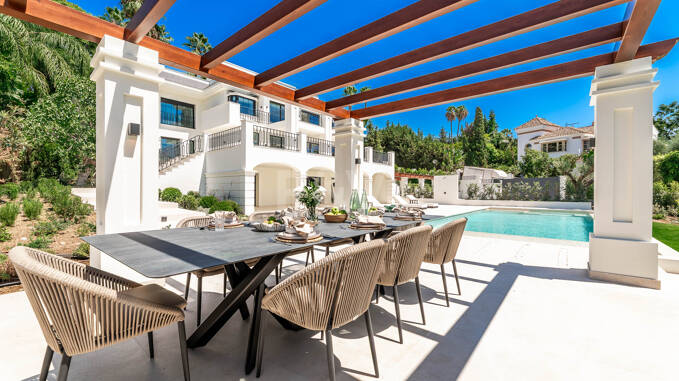 Villa Monte Blanco: Un oasis de elegancia y tranquilidad, junto al Campo de Golf Las Brisas, Nueva Andalucía