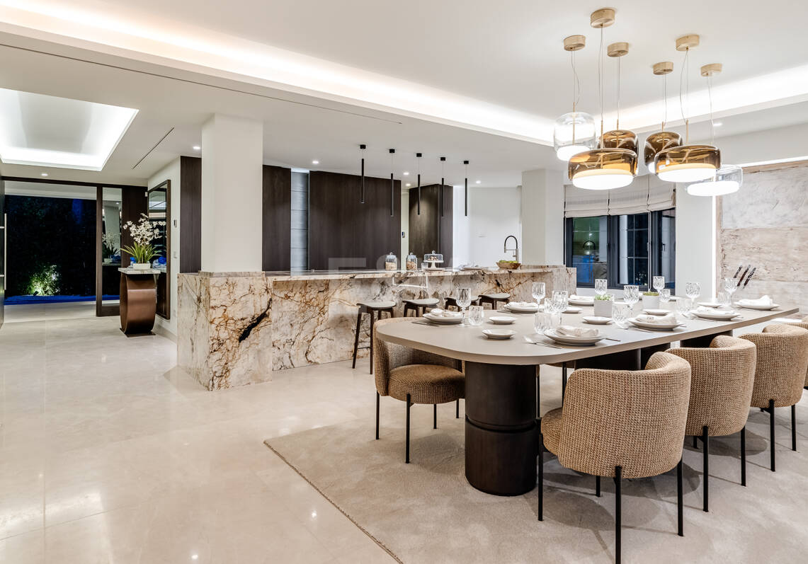 Villa Monte Blanco: An Oasis of Elegance and Tranquility, next to the Las Brisas Golf Course, Nueva Andalucía