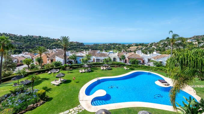 Takvåning till salu i Los Arqueros, Benahavis