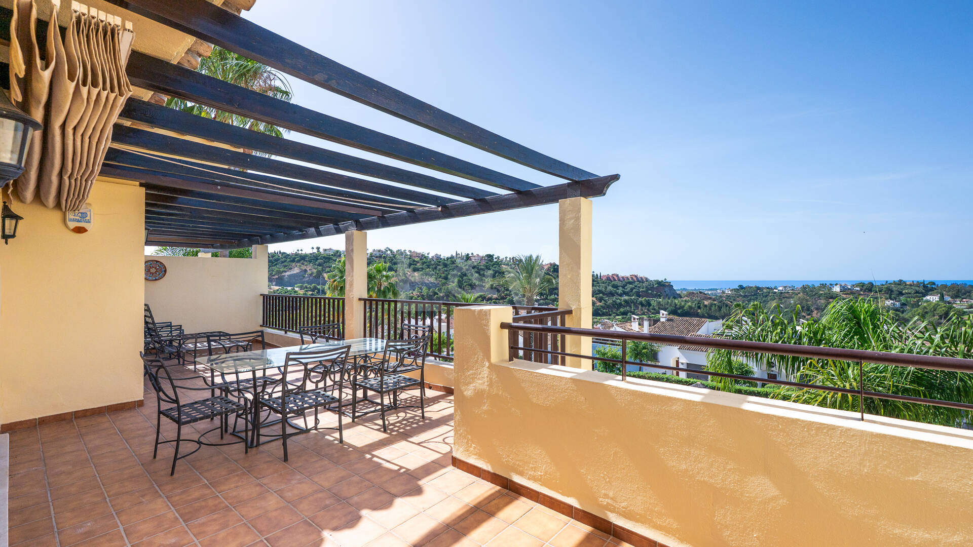Takvåning till salu i Los Arqueros, Benahavis