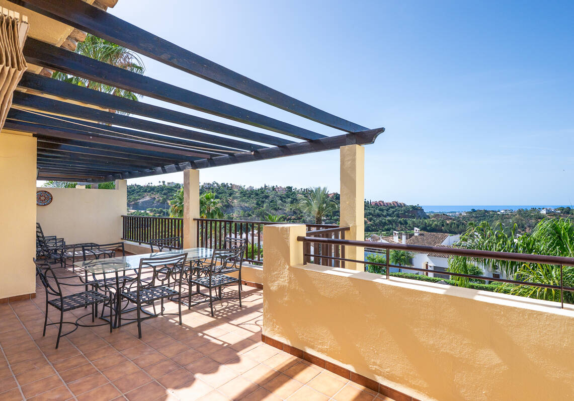 Takvåning till salu i Los Arqueros, Benahavis