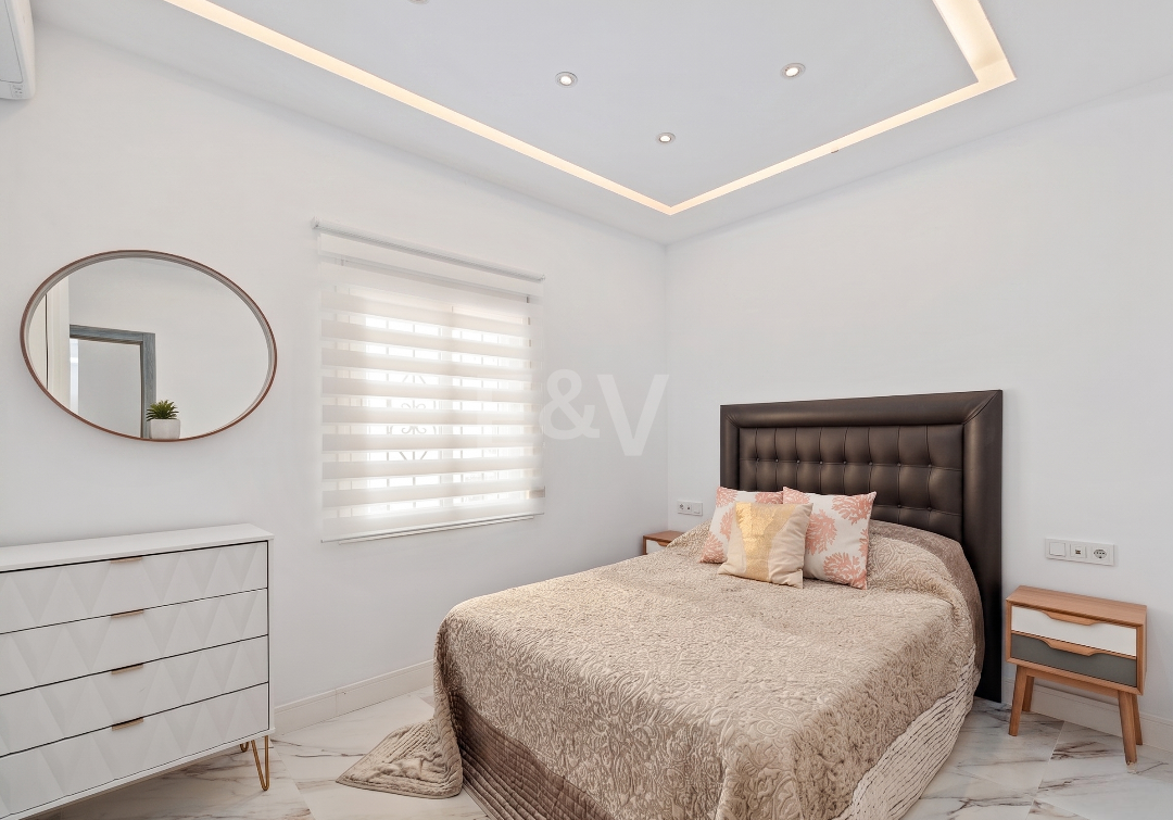 Frontline beach apartment with sea and mountain views in Puerto Banús