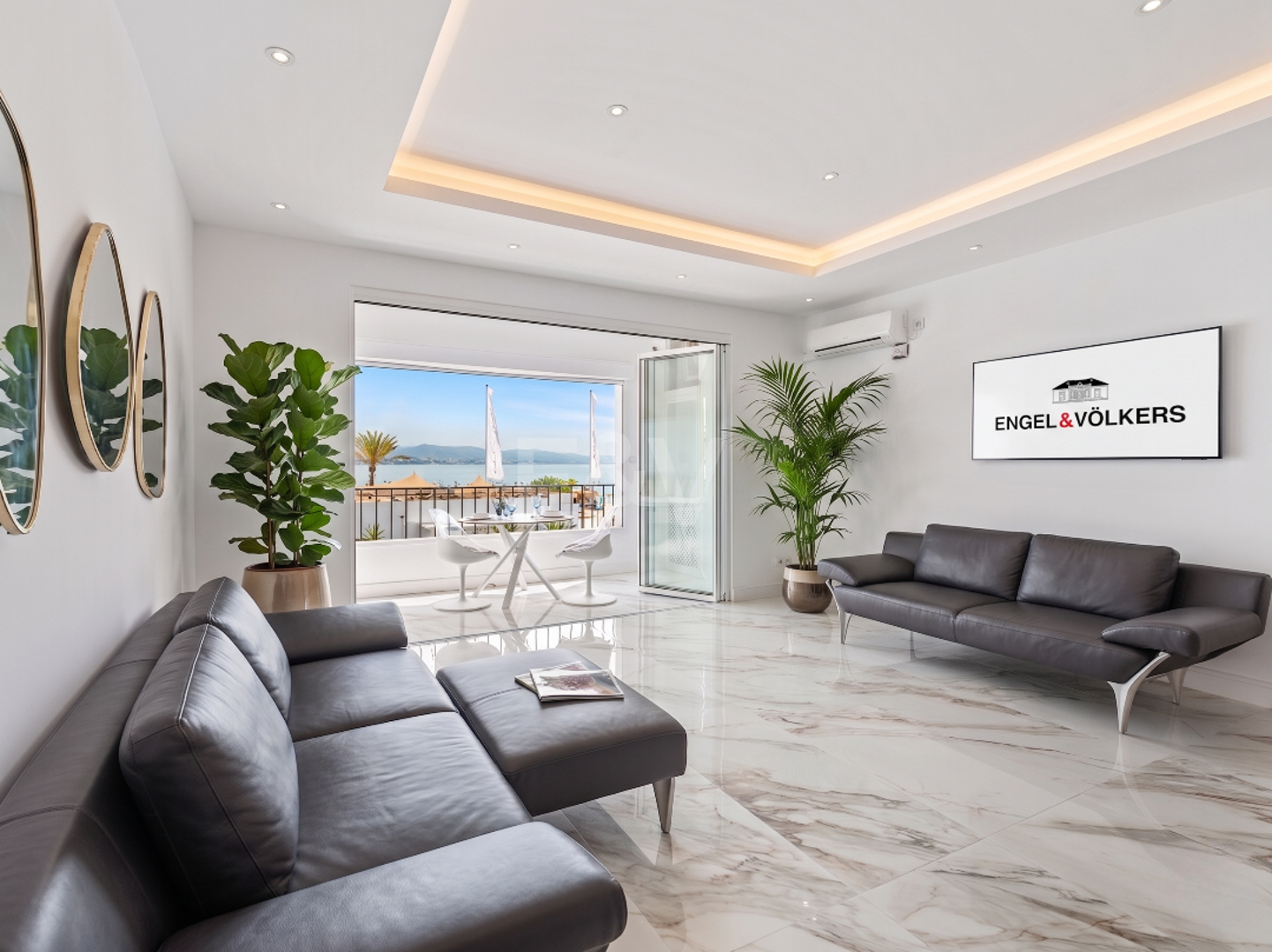 Apartment in erster Strandreihe mit Meer- und Bergblickr