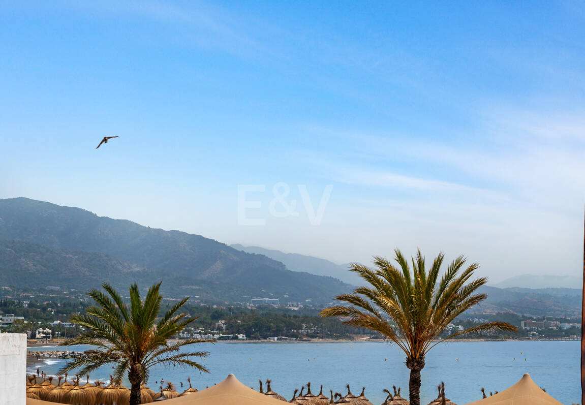 Frontline beach apartment with sea and mountain views