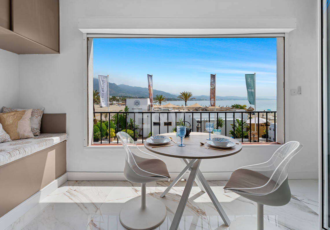 Frontline beach apartment with sea and mountain views in Puerto Banús