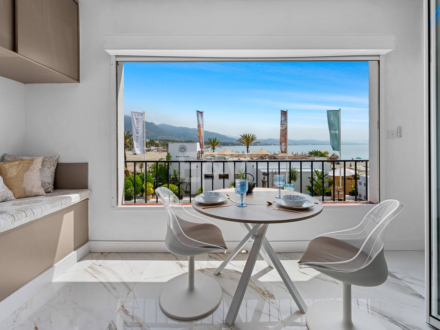 Frontline beach apartment with sea and mountain views