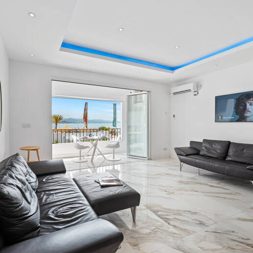 Frontline beach apartment with sea and mountain views